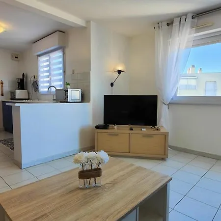 Lovely Spacious Nest In Port Frejus